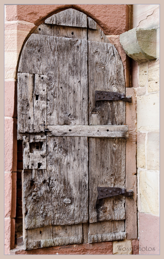 alte Türe an der Kathedrale in Wissembourg 1