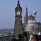 Alte Uhr am Düsseldorfer Rheinufer