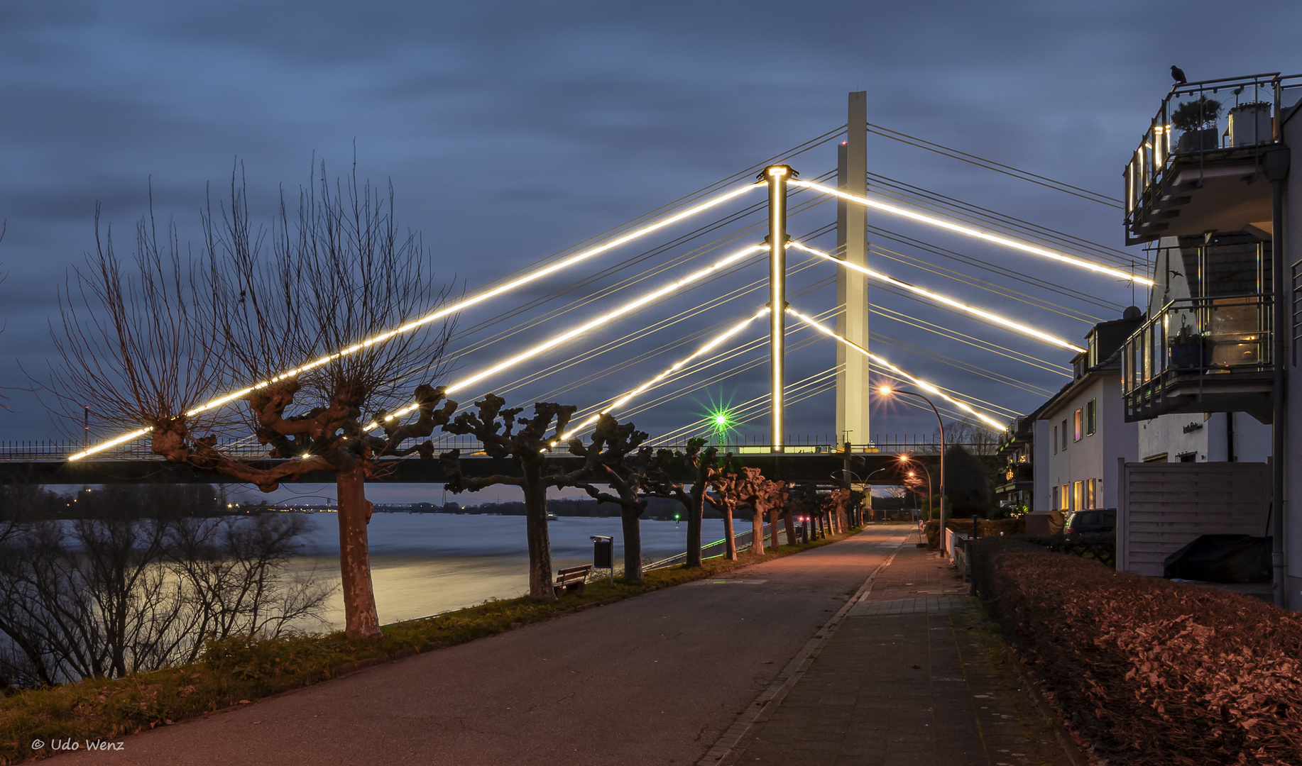 Alte- und neue Rheinbrücke BAB 40