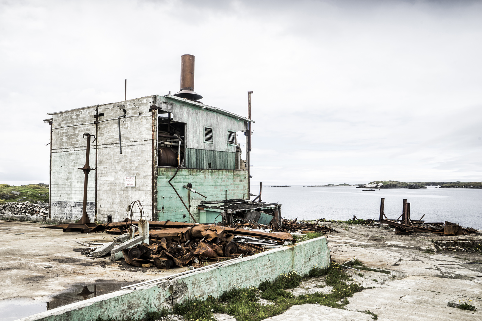 Alte verfallene Fischfabrik an der Südwestküste Newfoundland 3