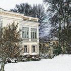 alte Villa im Schnee