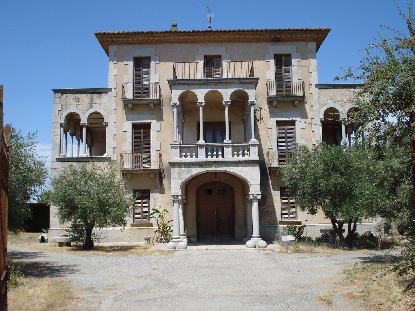 Alte Villa in Viladamat, Spanien Foto & Bild | architektur ...