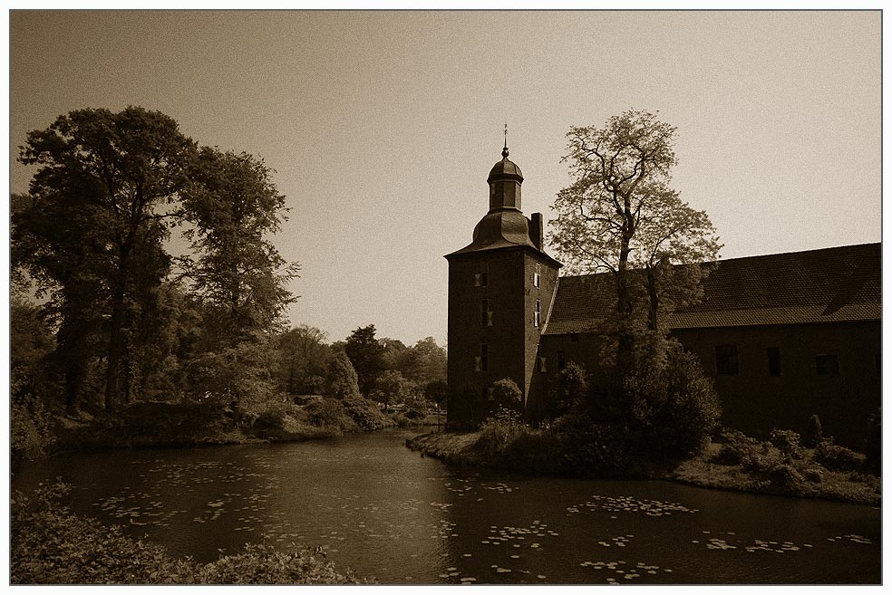 alte Wasserburg in Tüschenbroich