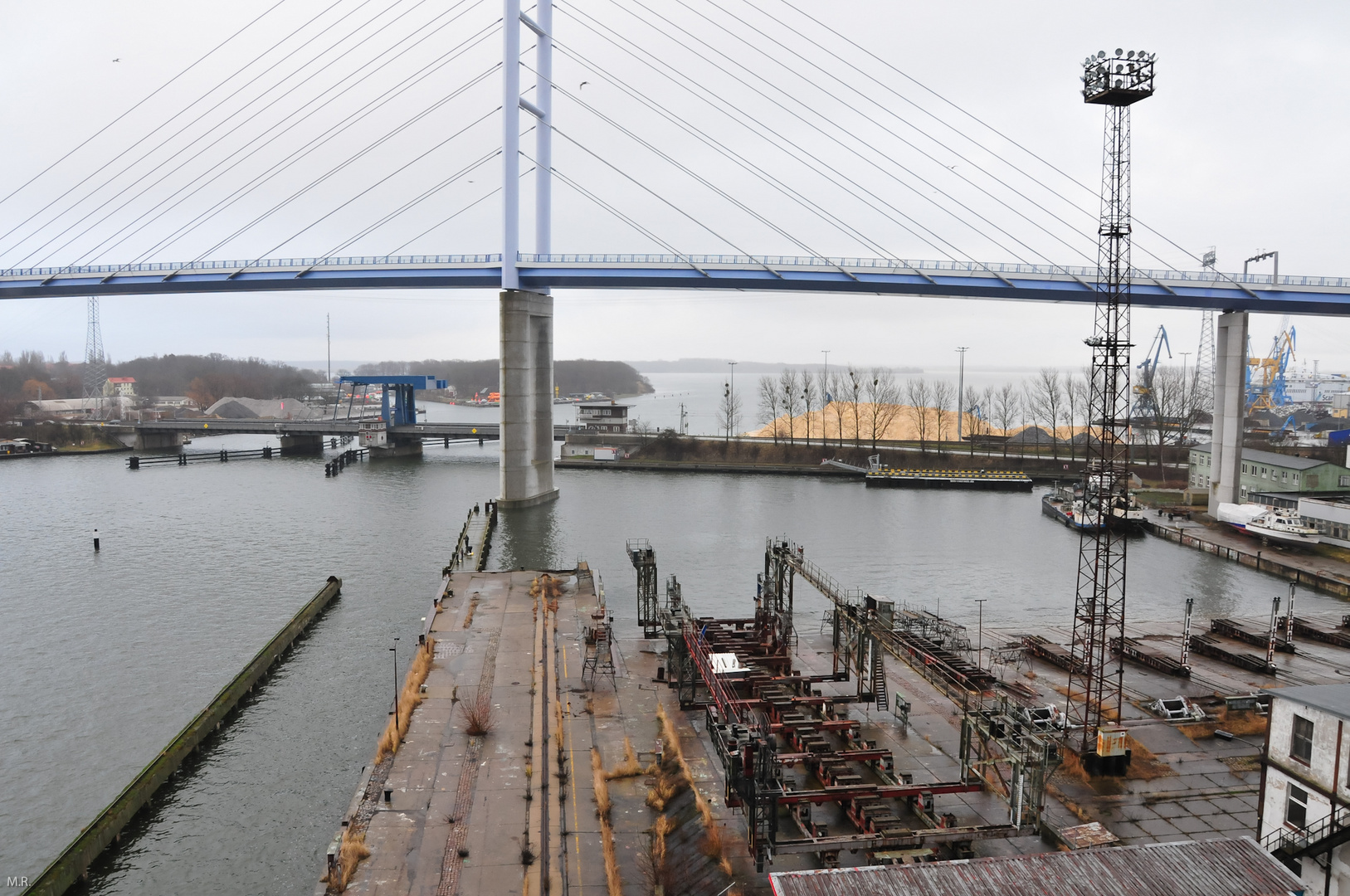 alte Werft mit neuer Rügenbrücke 6