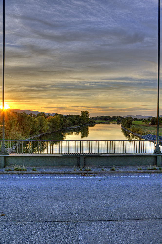 Alte Weserbrücke im Sonnenuntergang