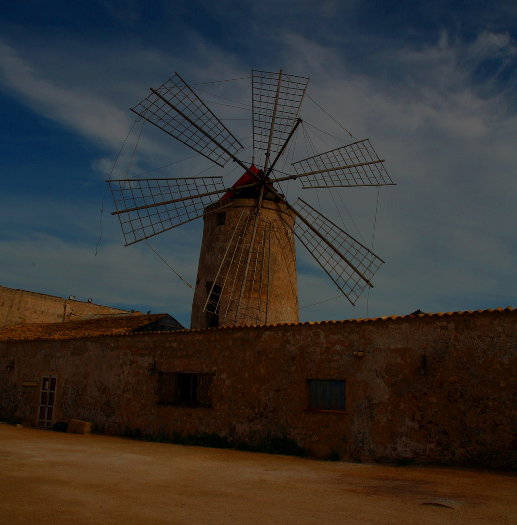 alte Windmühle in Sizilien