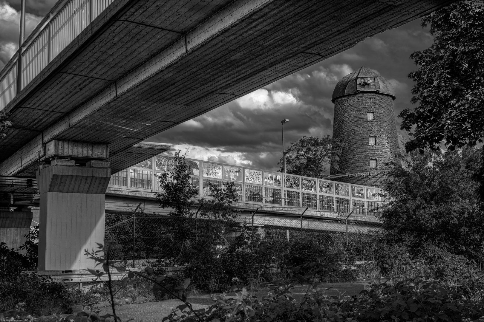 Alte Windmühle in Wesseling - HDR Monochrom
