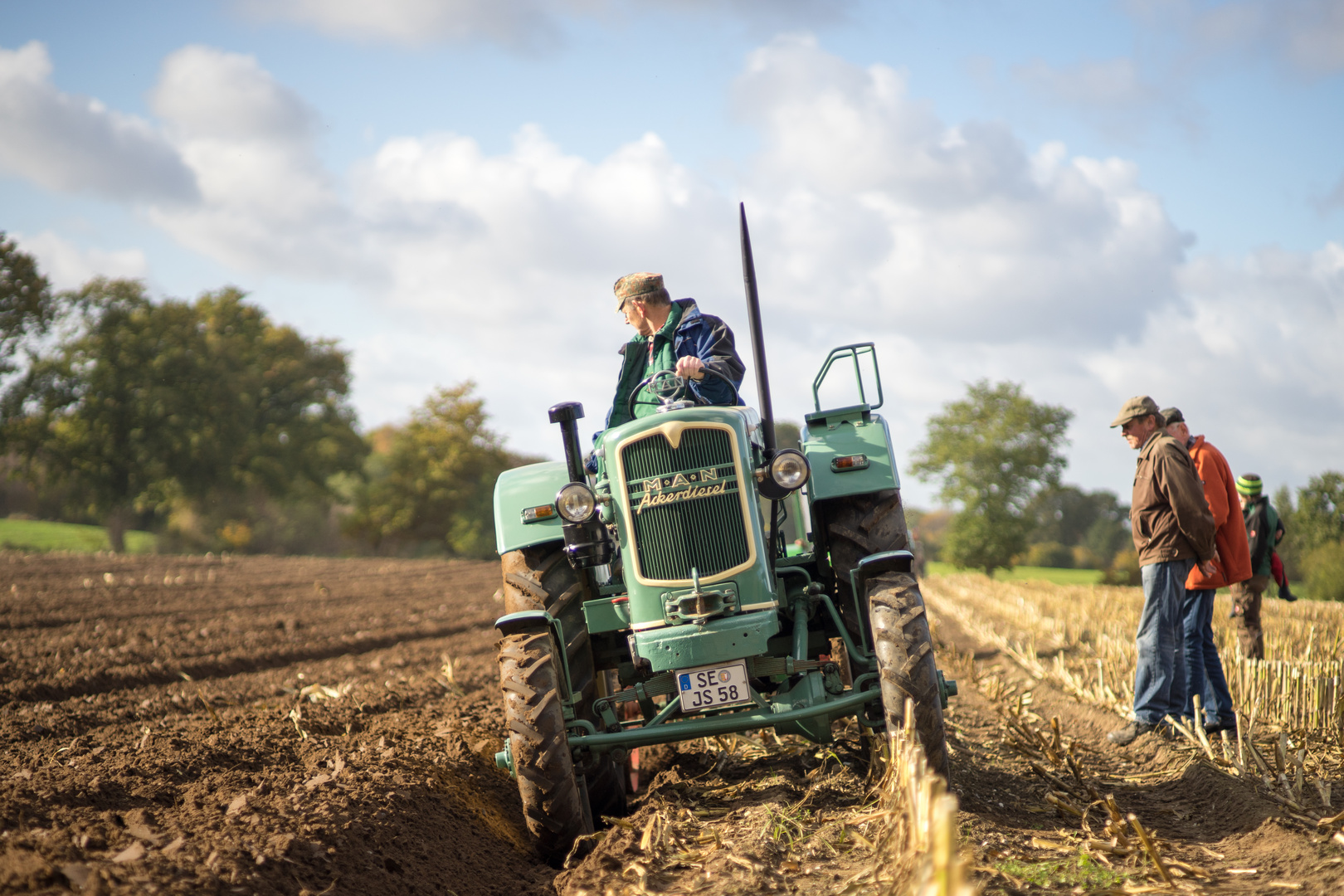 "Alteisen" bei der Arbeit oder auch herbstliche Pracht