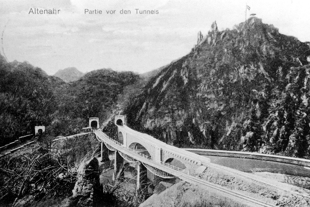 "Altenahr | Partie vor den Tunnels" Foto & Bild ...