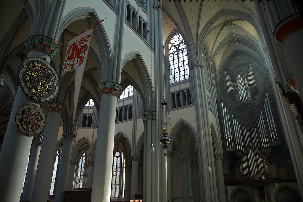 Altenberger Dom (mit Blick auf die Orgelpfeifen)