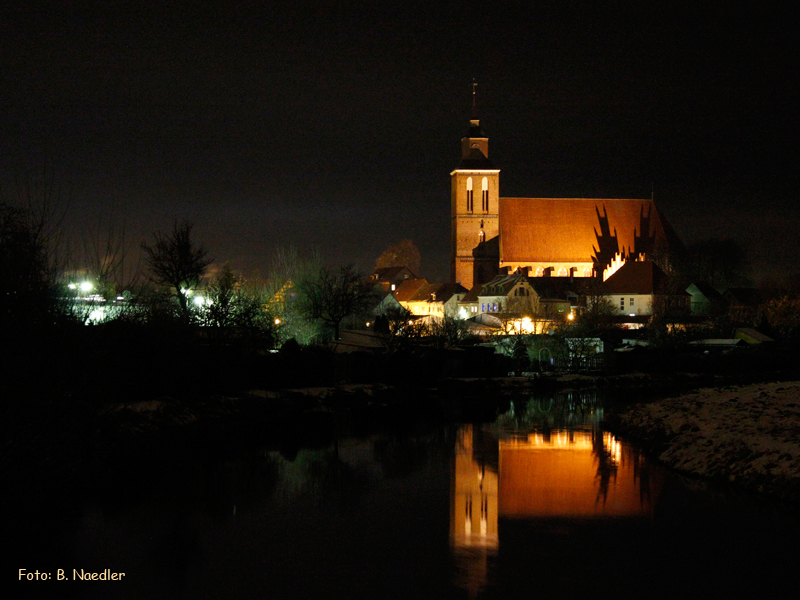 Altentreptow bei Nacht