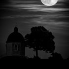 Alter Berg mit Vollmond