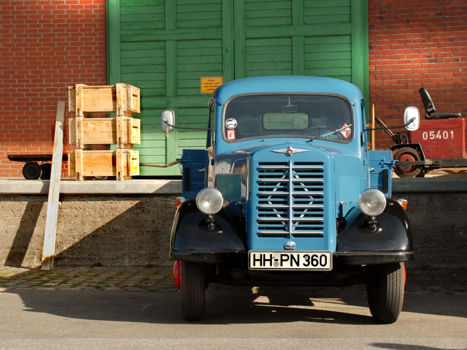 ... alter Borgward im Hamburger Hafen