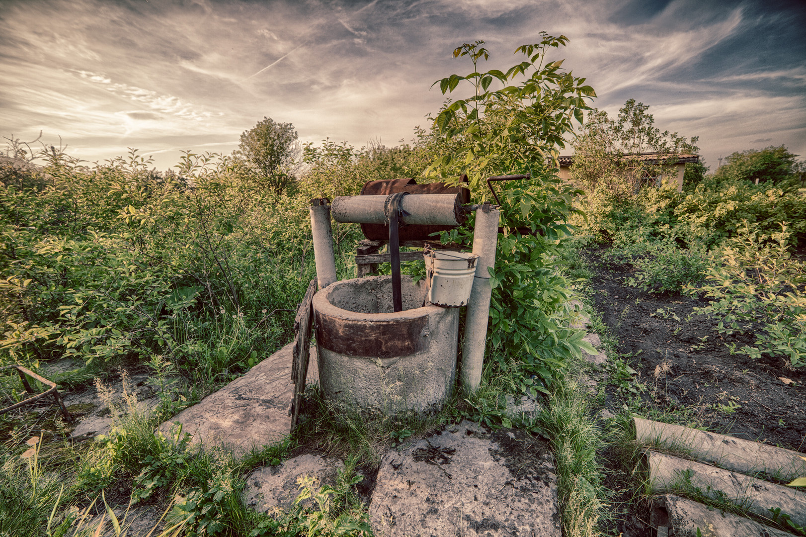 Alter Brunnen auf der Datscha Foto &amp; Bild landschaft