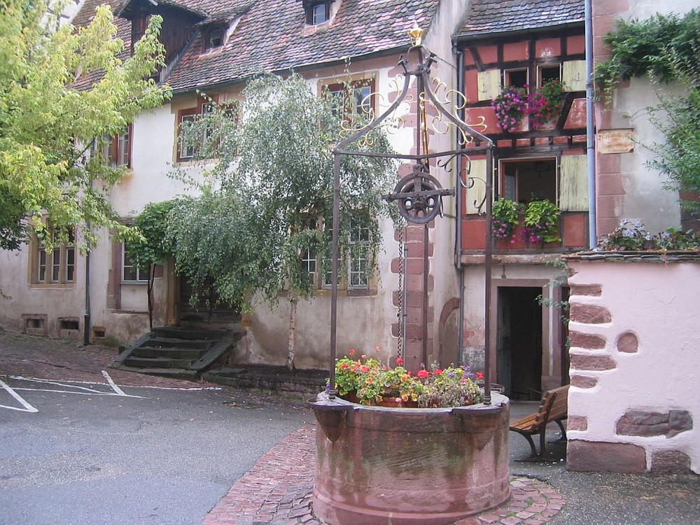 Alter Brunnen im Elsaß