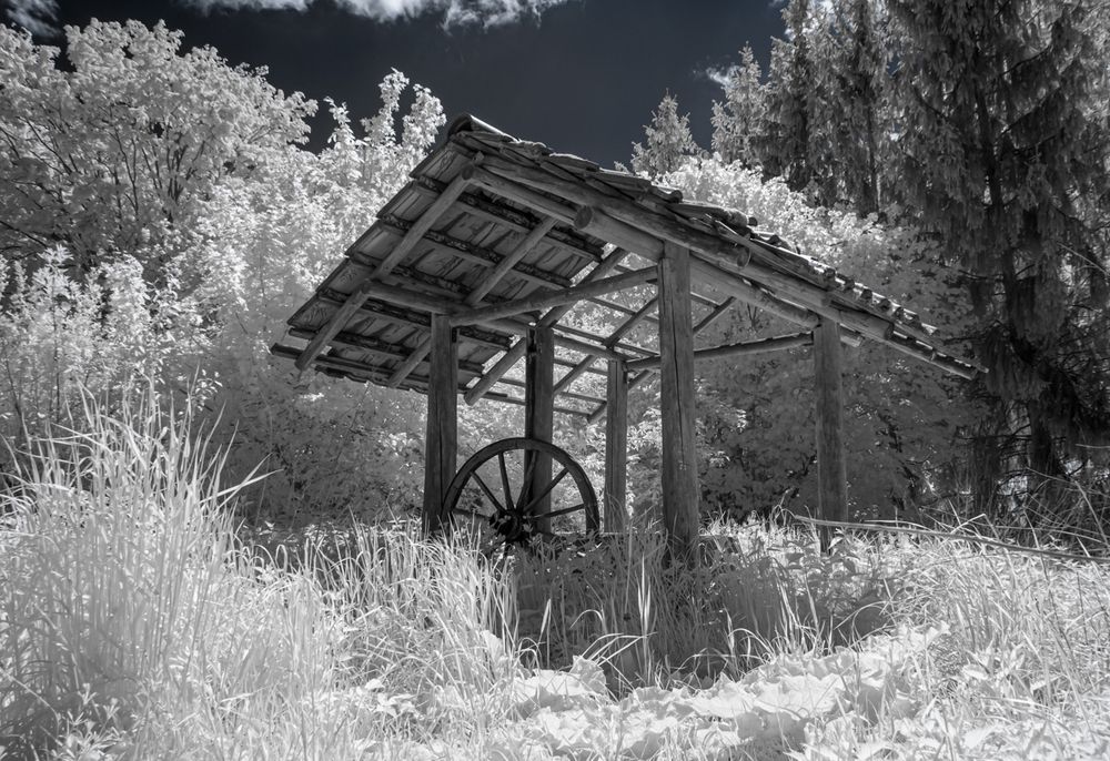 Alter Brunnen in IR Foto &amp; Bild deutschland, europe