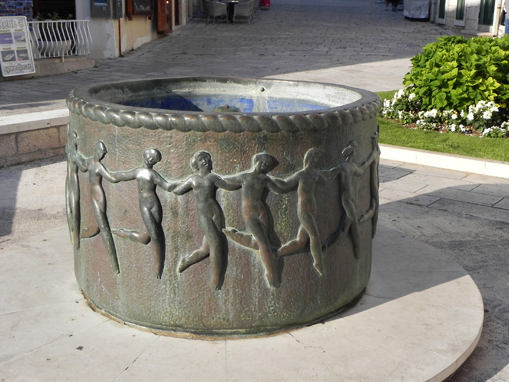 Alter Brunnen in Korzula Foto &amp; Bild spezial, motive