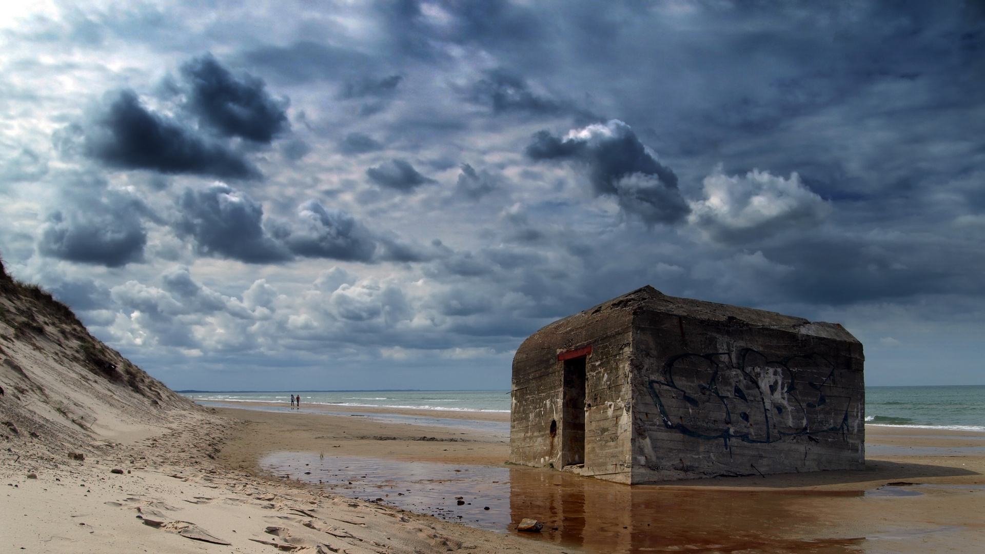 Alter Bunker am Strand [16:9]