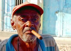 Alter Cubaner mit Zigarre