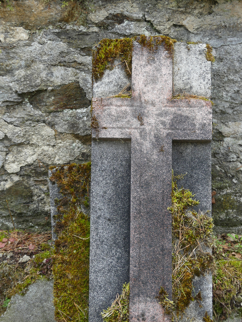 Alter deutscher Friedhof im Böhmerwald in Tschechien