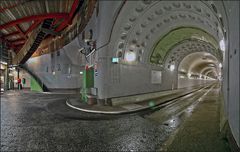 *°* Alter Elbtunnel ^