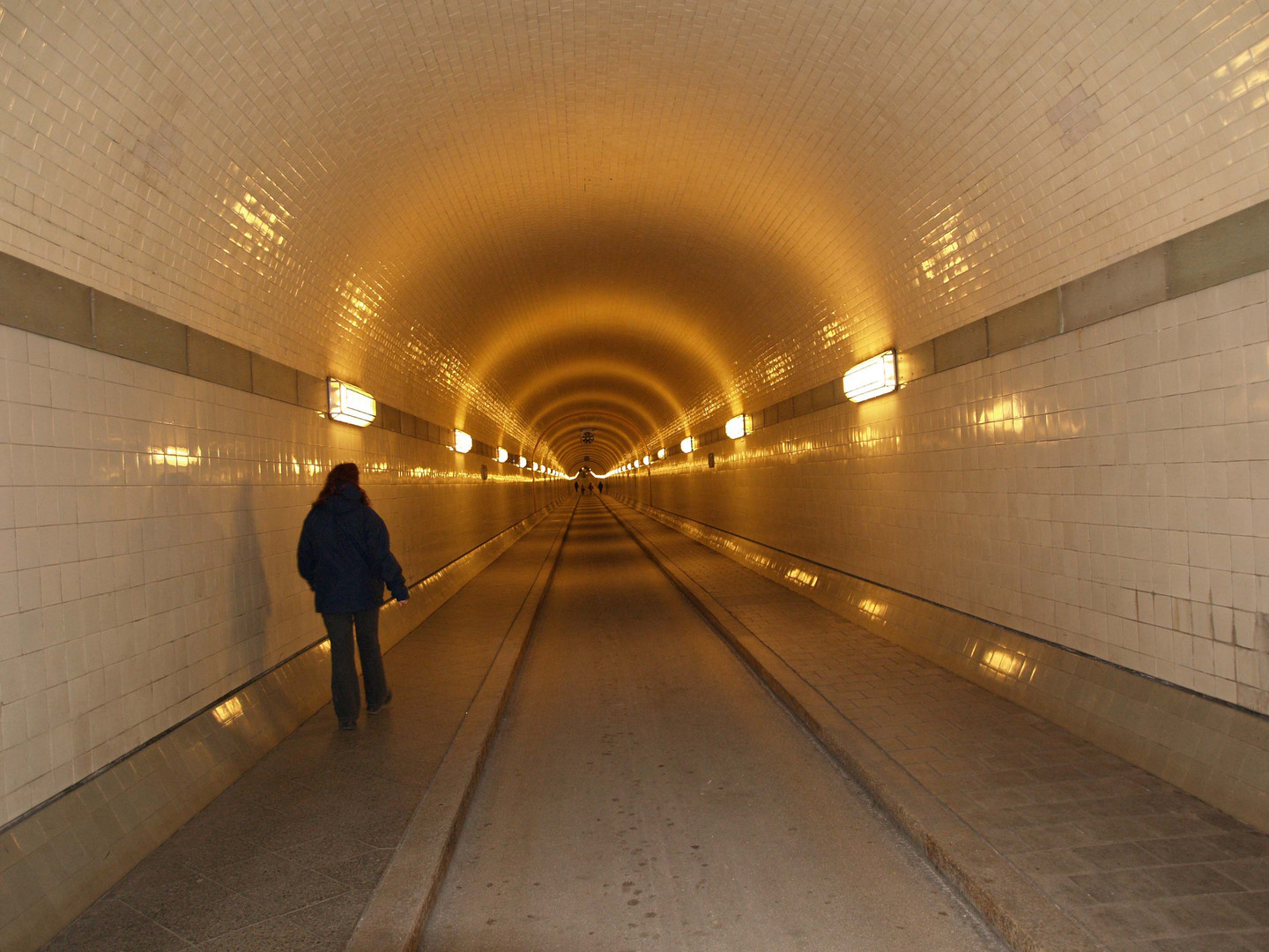 ...alter Elbtunnel