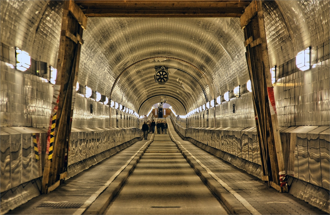 ** Alter Elbtunnel *