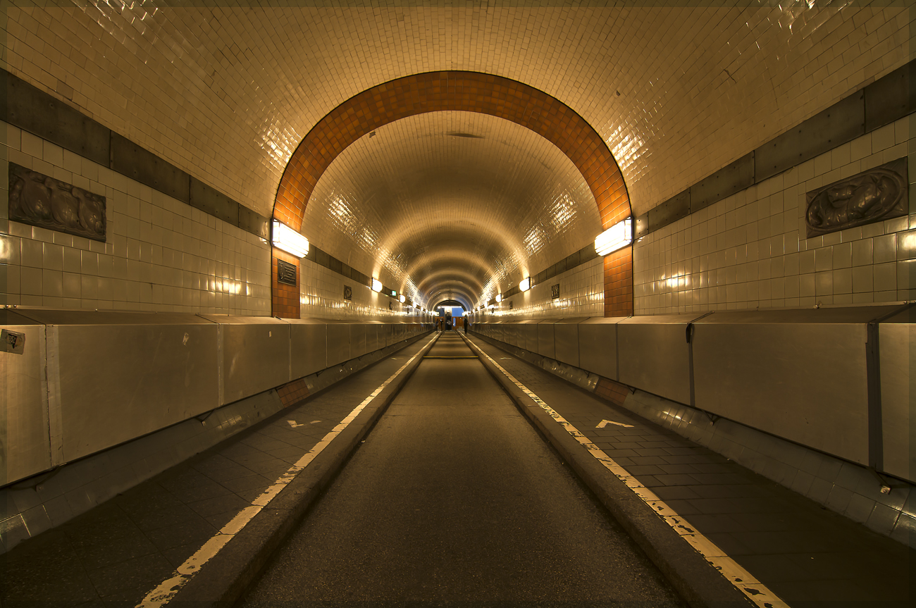 *** Alter Elbtunnel ***