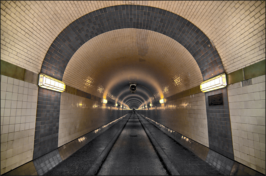 °° Alter Elbtunnel