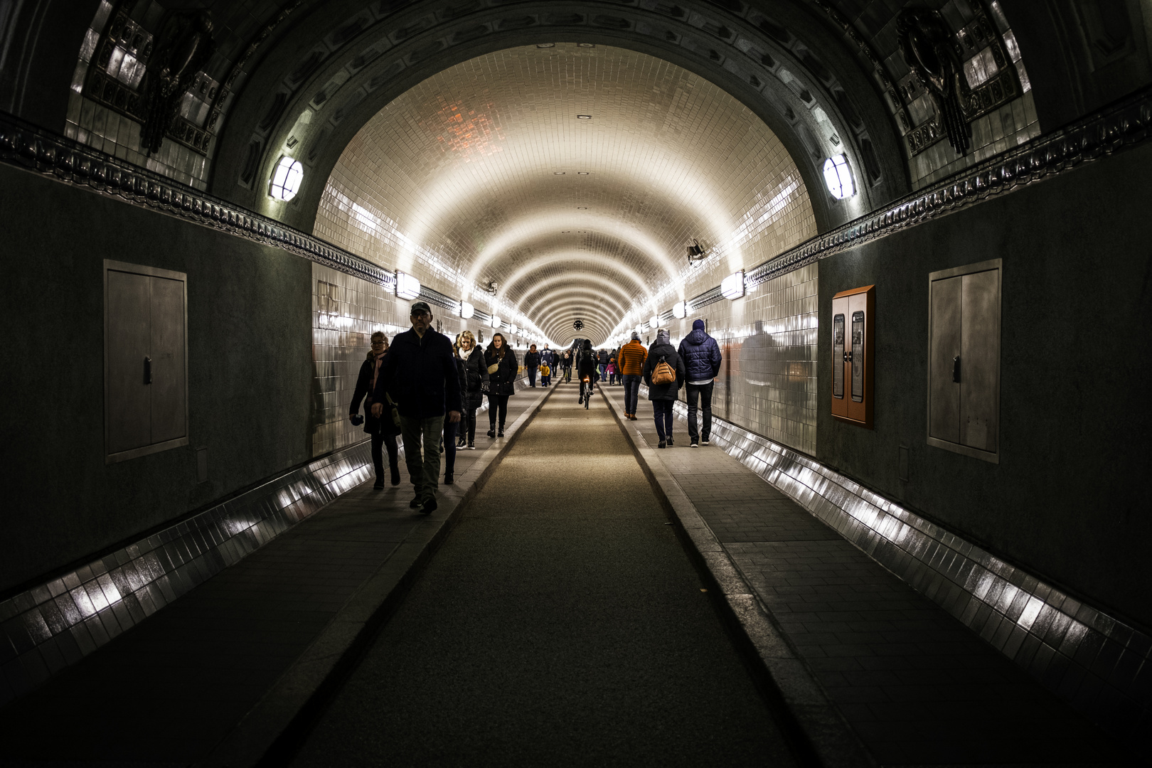 Alter Elbtunnel Farbe 2/2