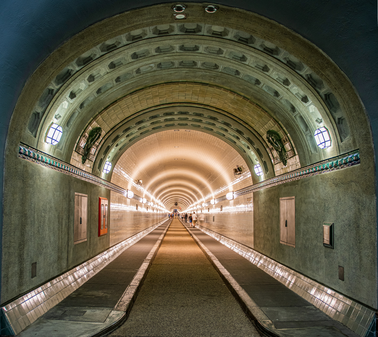 Alter Elbtunnel im neuen Kleid