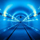 Alter Elbtunnel in blau