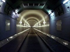 Alter Elbtunnel in Hamburg St. Pauli Landungsbrücken