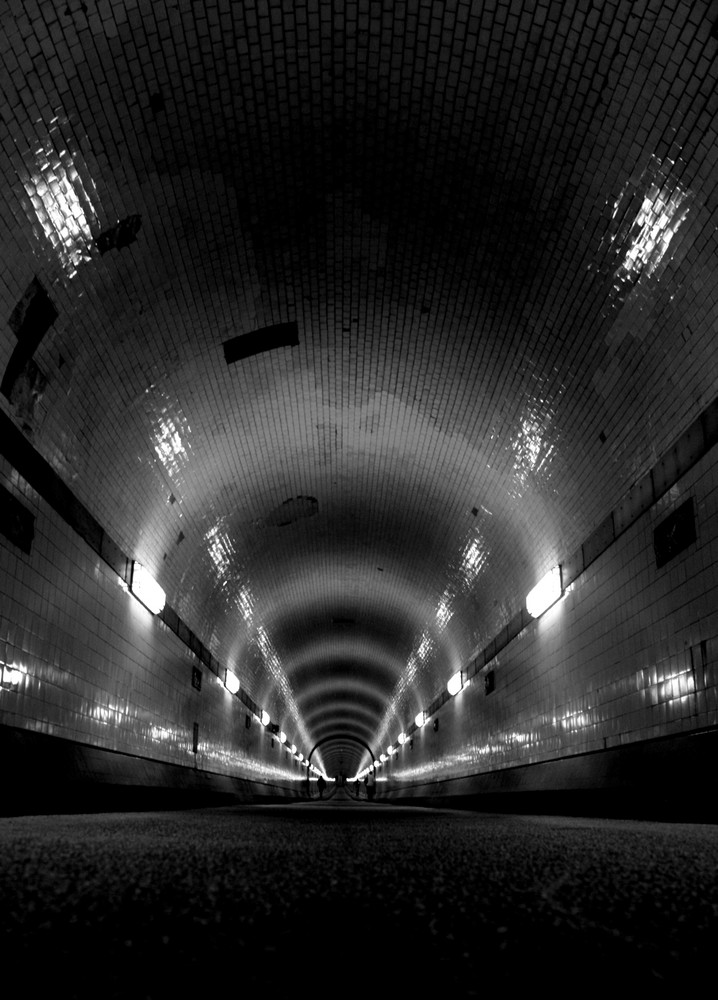 Alter Elbtunnel s/w.