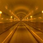 Alter Elbtunnel warmes Licht