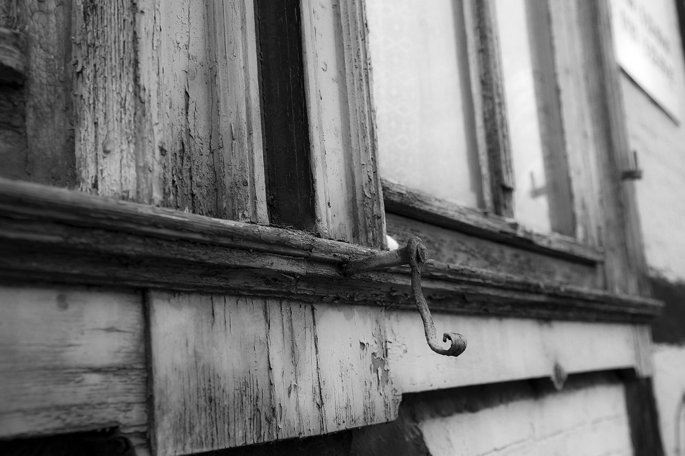 alter Fensterladenriegel in der Innenstadt von Wernigerode