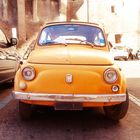 Alter Fiat 500 in der Altstadt von Perugia