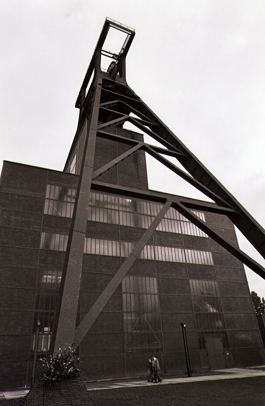 alter Förderturm der Zeche Zollverein in Essen
