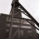 alter Förderturm der Zeche Zollverein in Essen