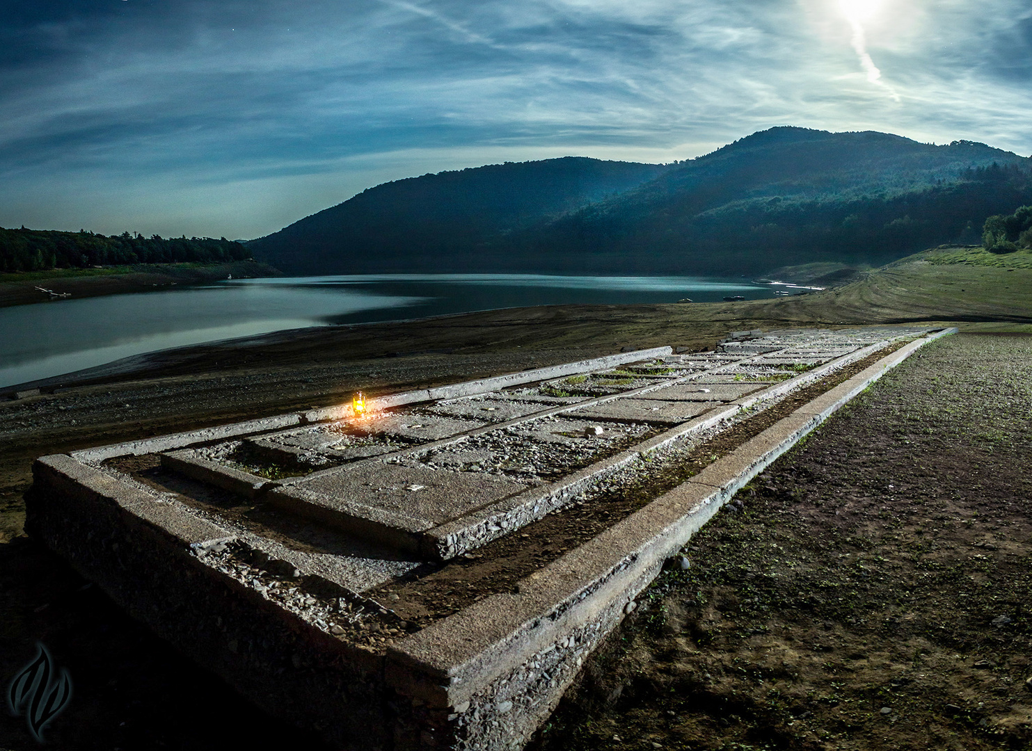 Alter Friedhof Bringhausen am Edersee bei Mondschein