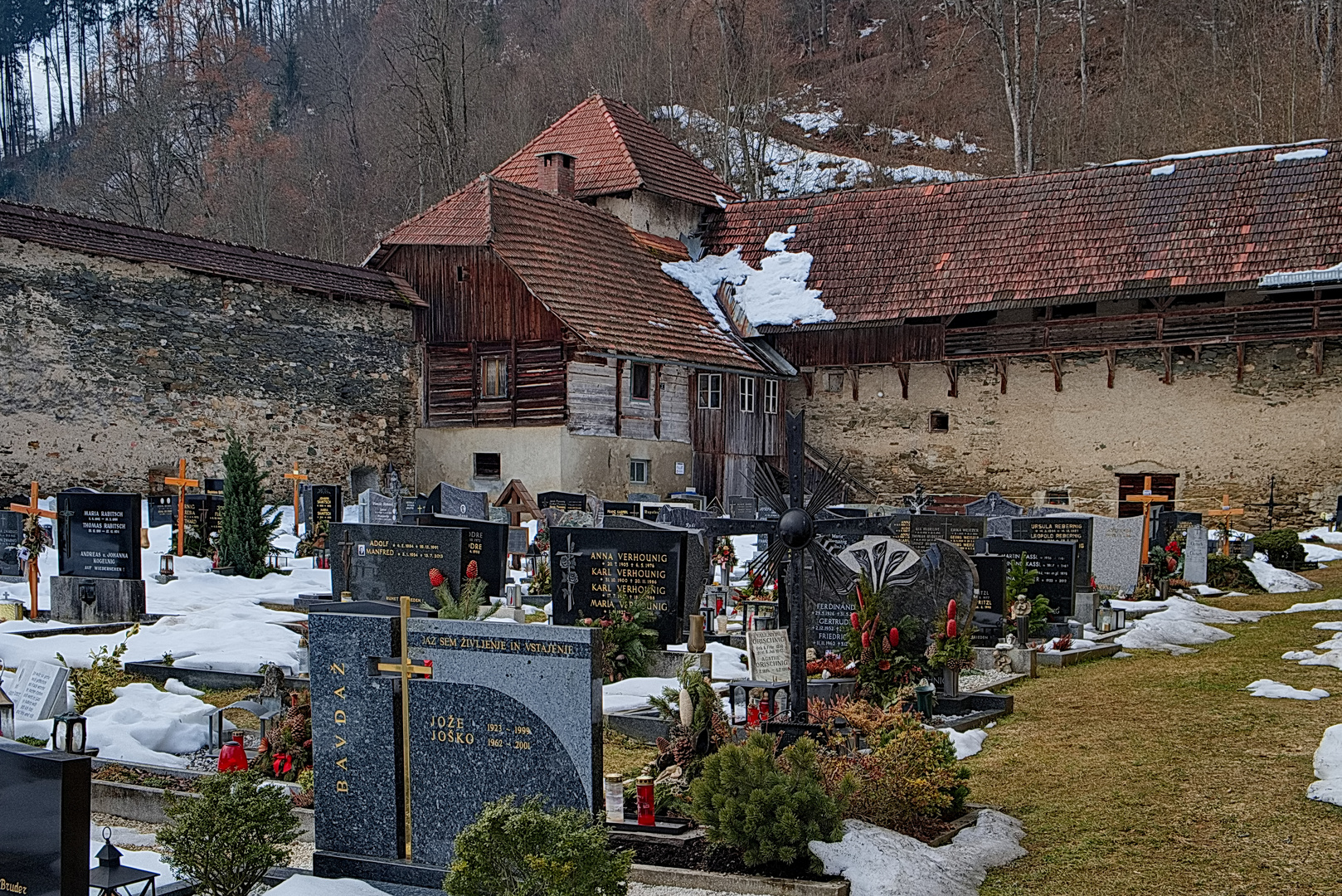 Alter, geschichtsträchtiger Friedhof