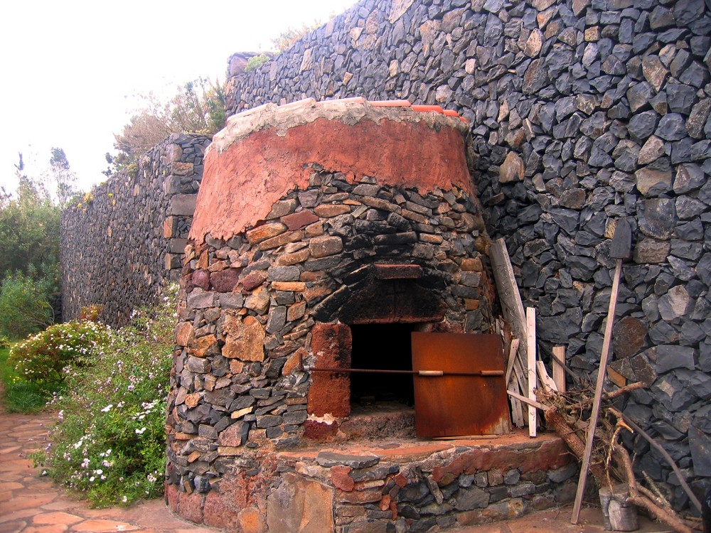 Alter gomerischer Backofen beim Centro Visitante