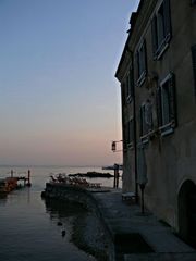 alter Hafen bei Sonnenuntergang