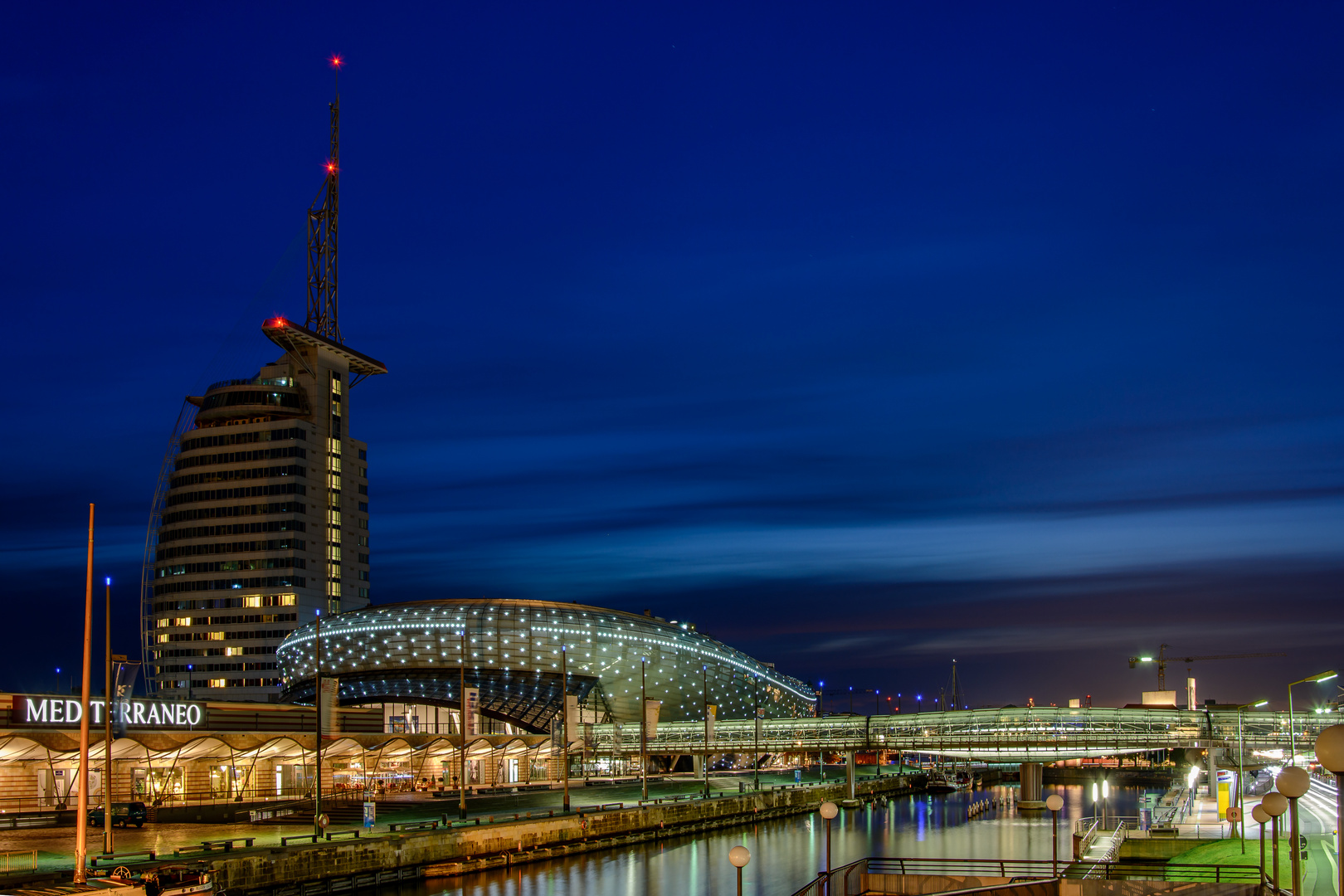 alter Hafen Brhv @ night