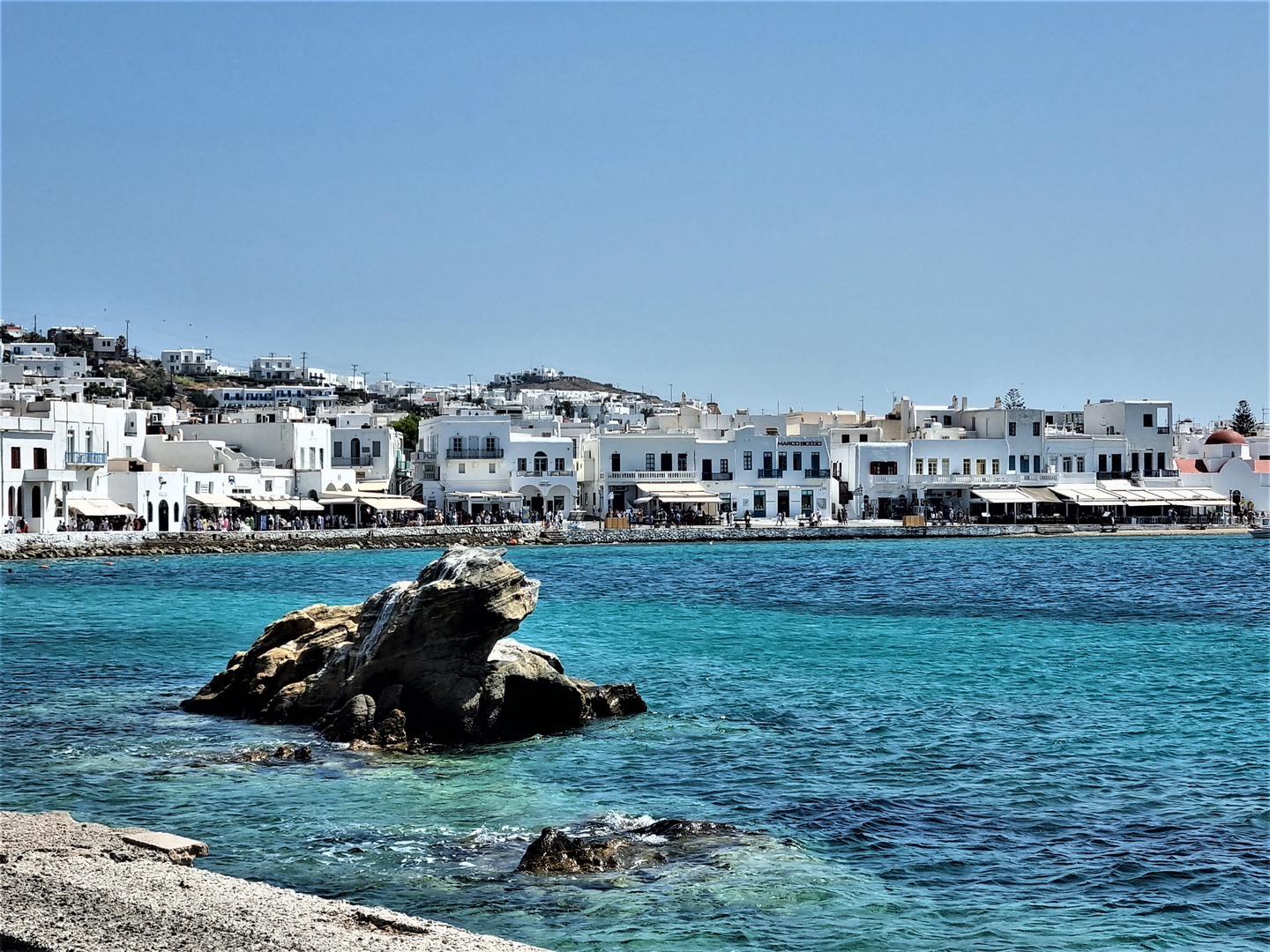 Alter Hafen von Mykonos mit "Seeungeheuer"