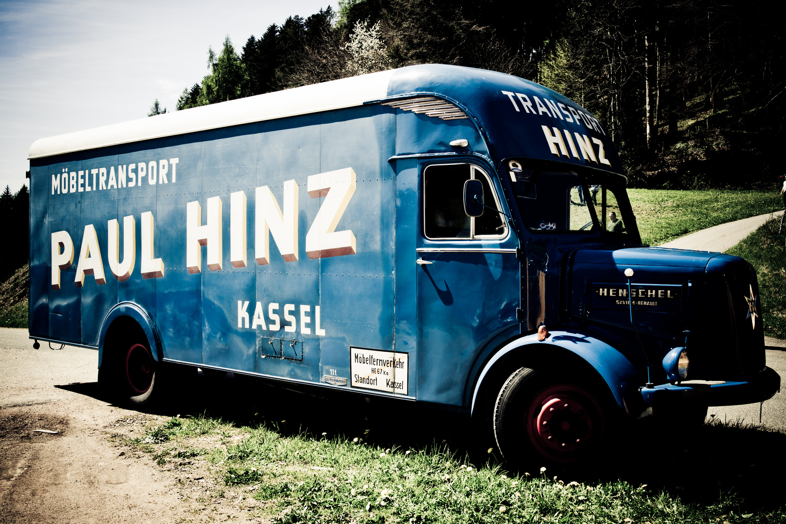 Alter Henschel Möbeltransporter