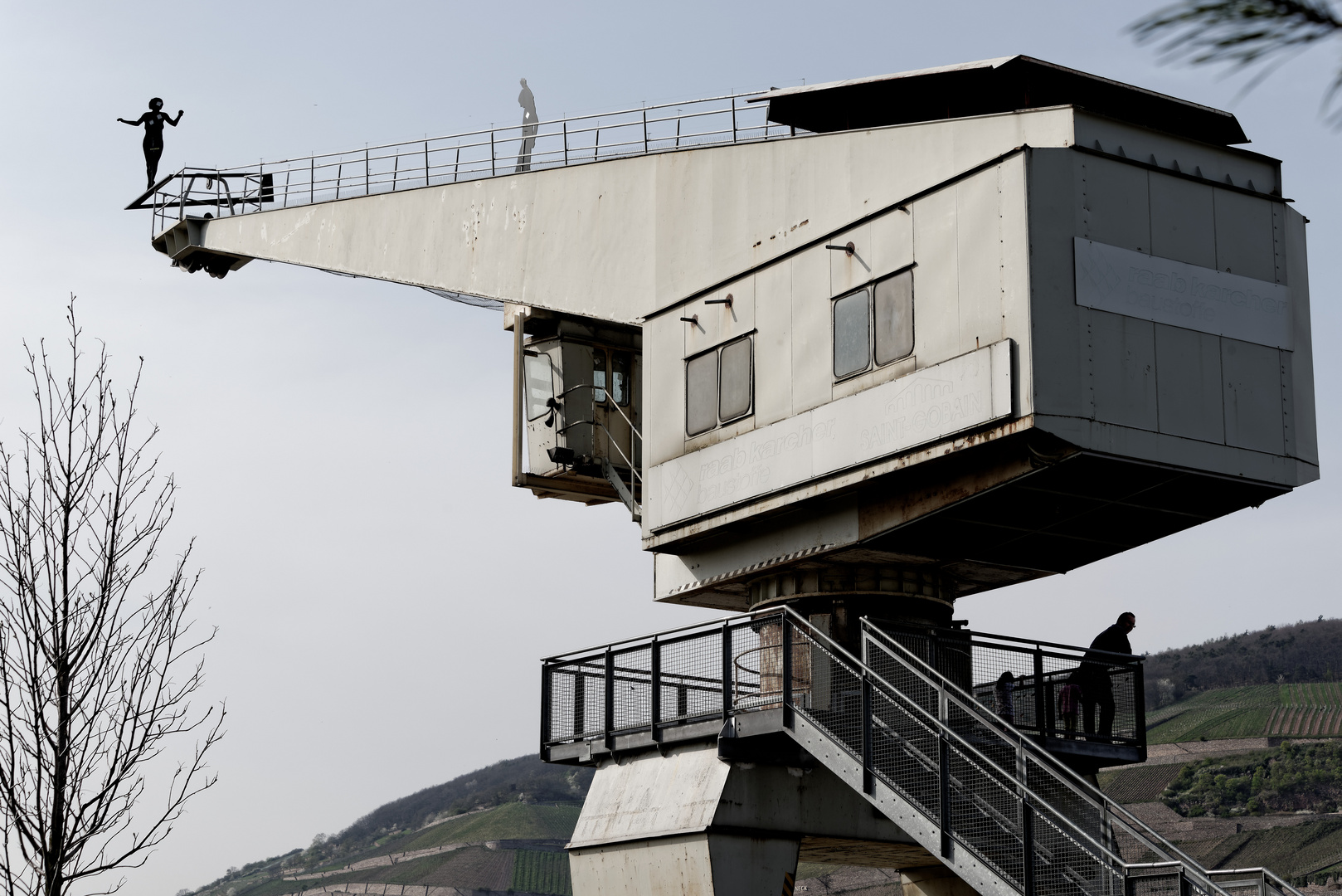 Alter Industriekran der Fa. Fries am Hafenpark Bingen / Rheinufer