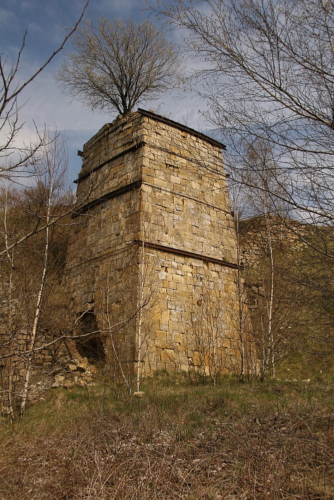 alter Kalkbrennofen