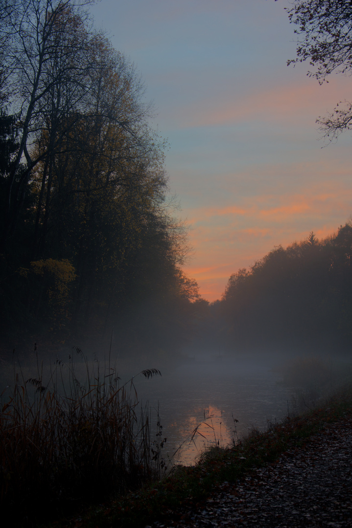 Alter Kanal am Abend