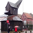 Alter Kran im Regen